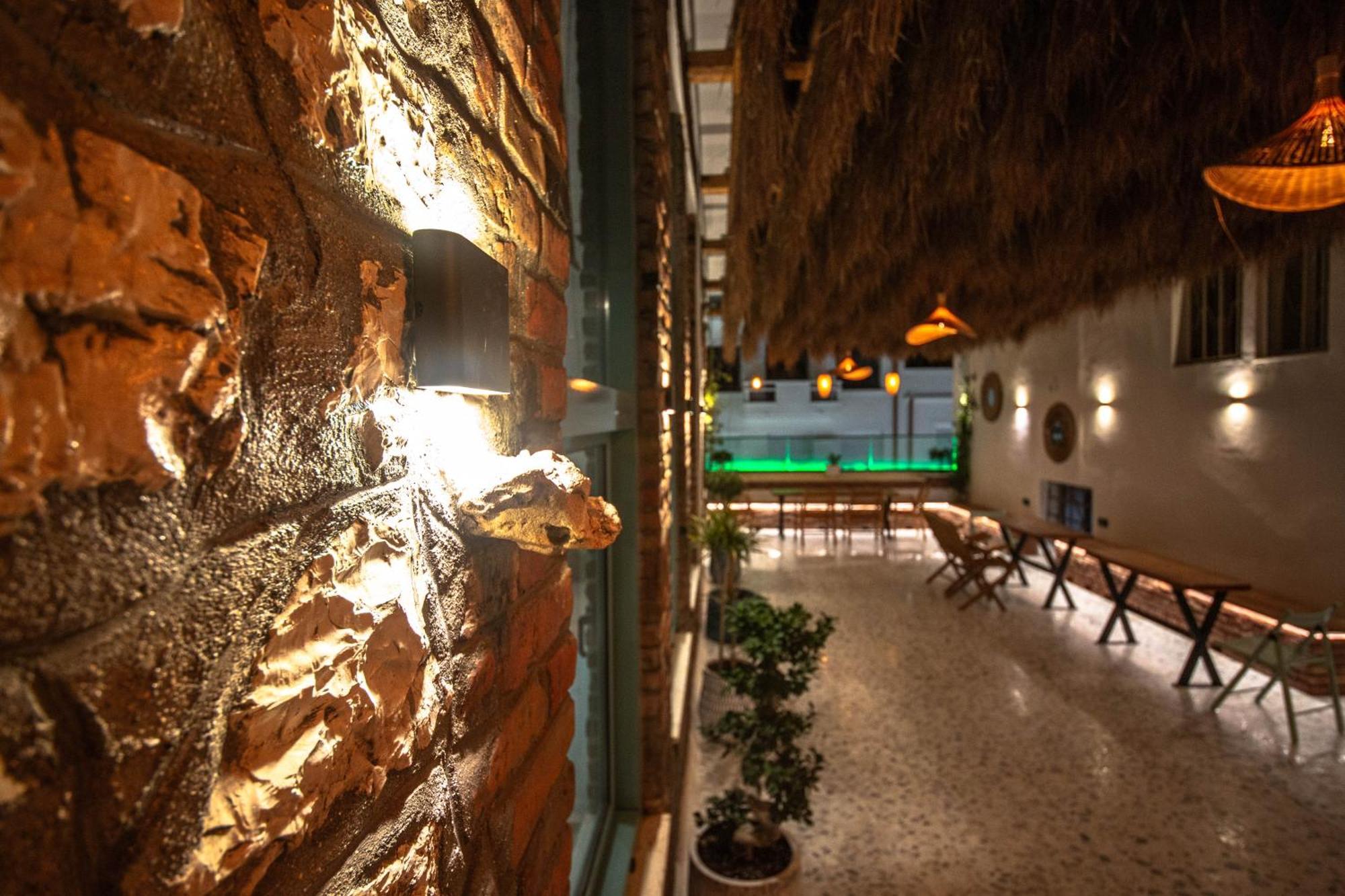Vega 43 Hostel Sarande Bagian luar foto