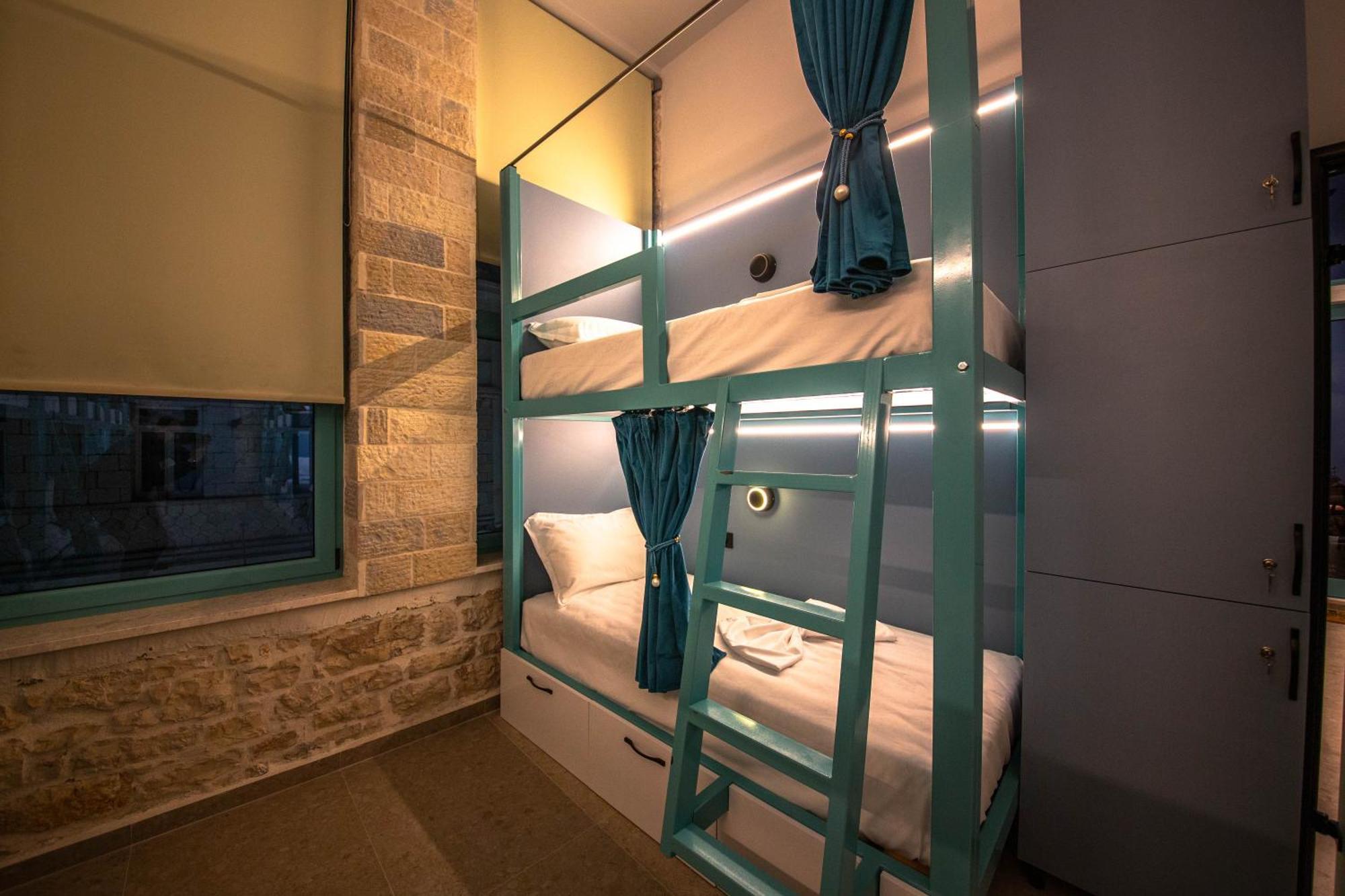 Vega 43 Hostel Sarande Bagian luar foto