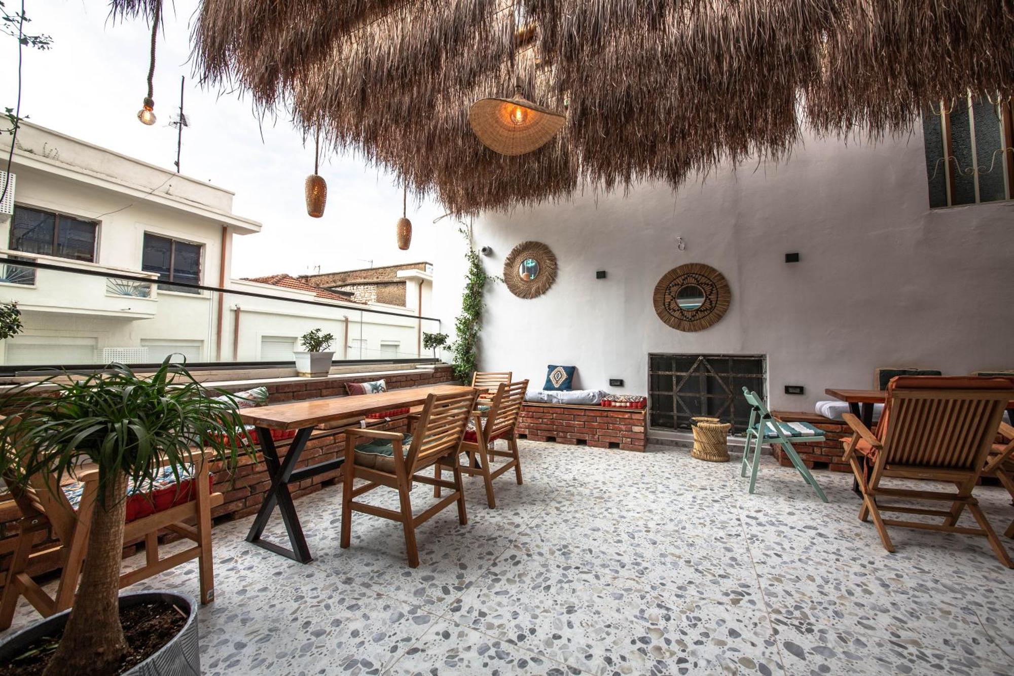 Vega 43 Hostel Sarande Bagian luar foto