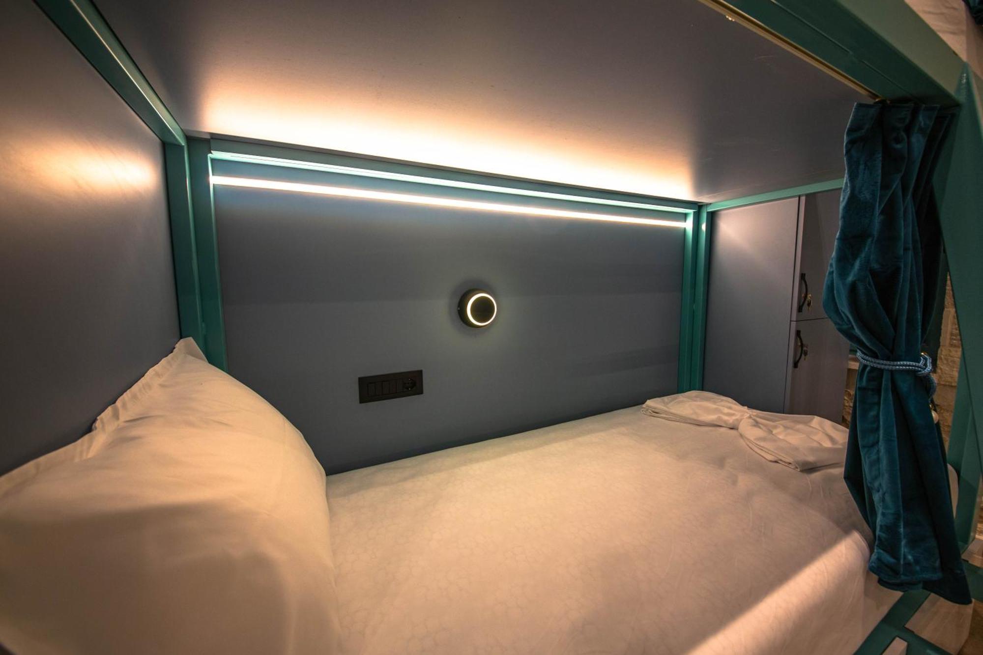 Vega 43 Hostel Sarande Bagian luar foto