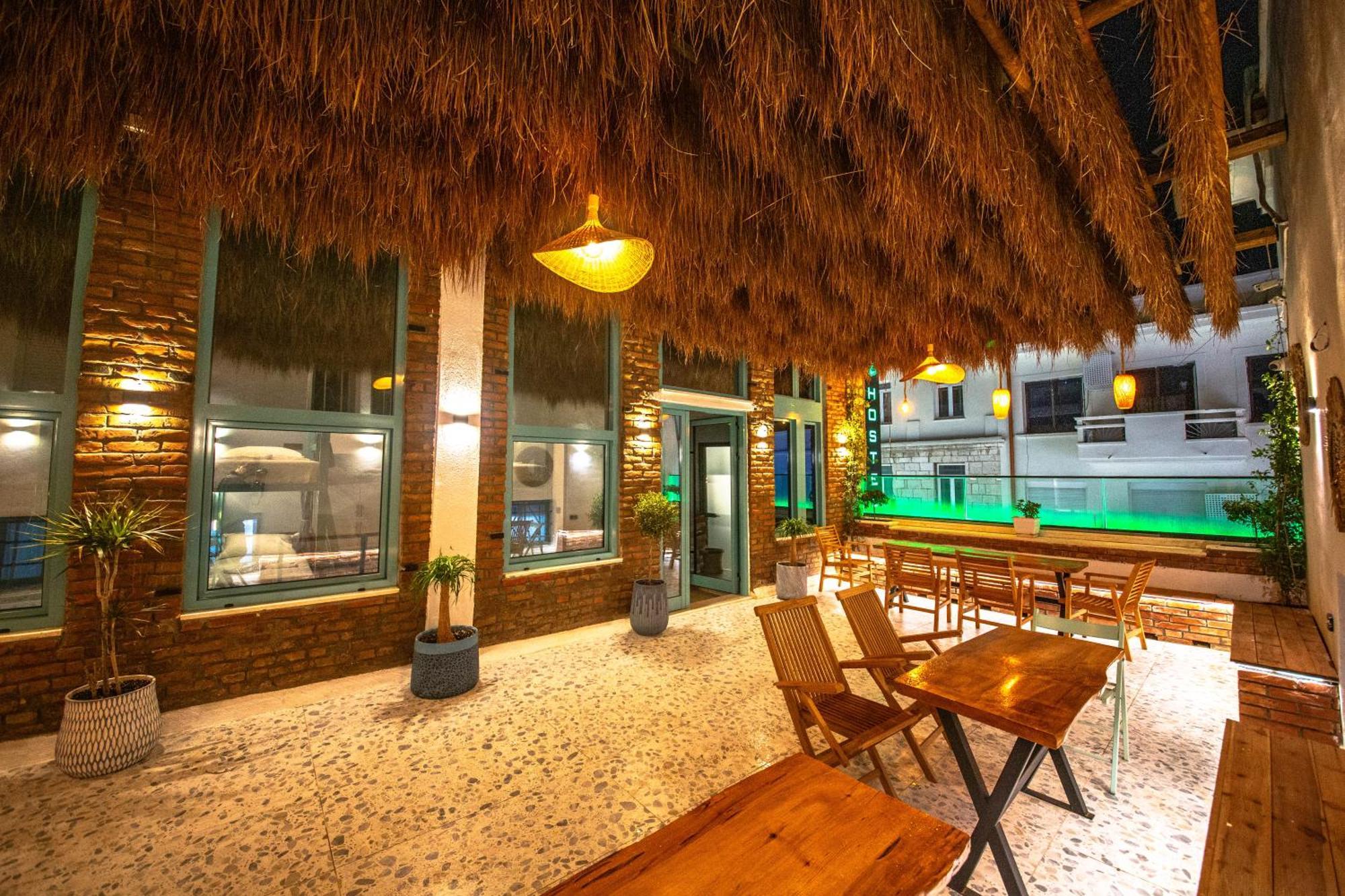 Vega 43 Hostel Sarande Bagian luar foto