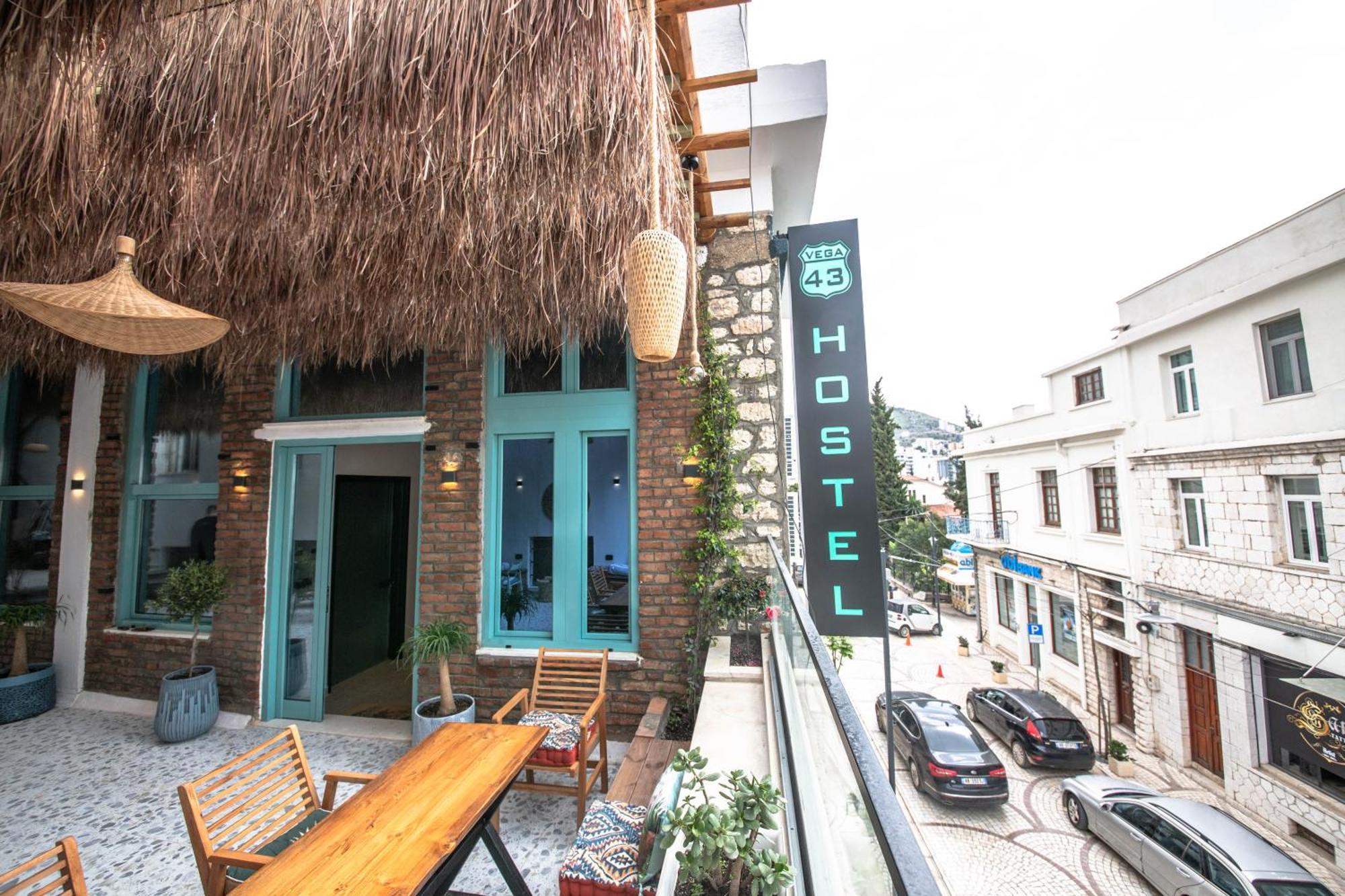 Vega 43 Hostel Sarande Bagian luar foto