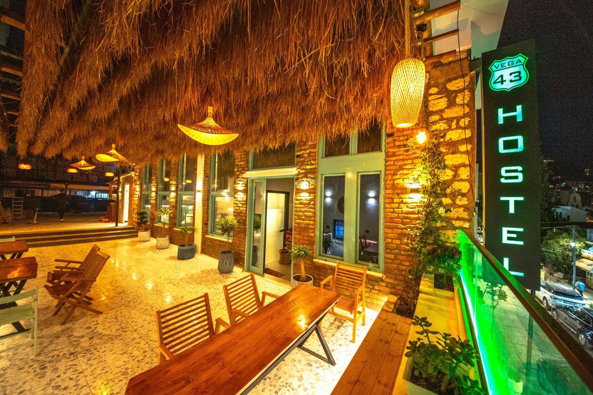 Vega 43 Hostel Sarande Bagian luar foto