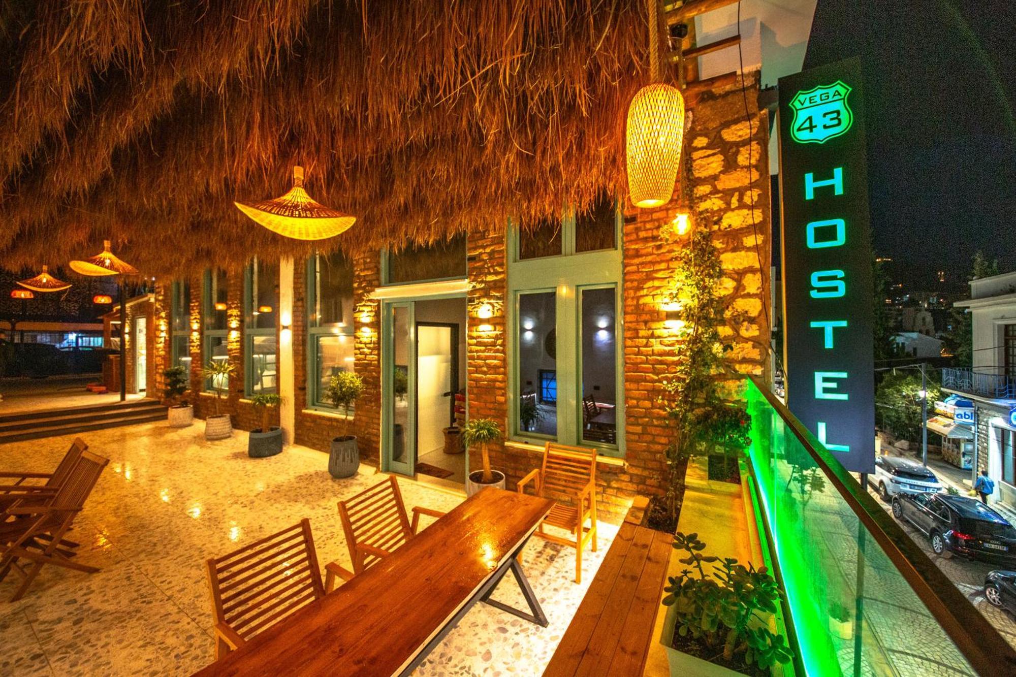 Vega 43 Hostel Sarande Bagian luar foto