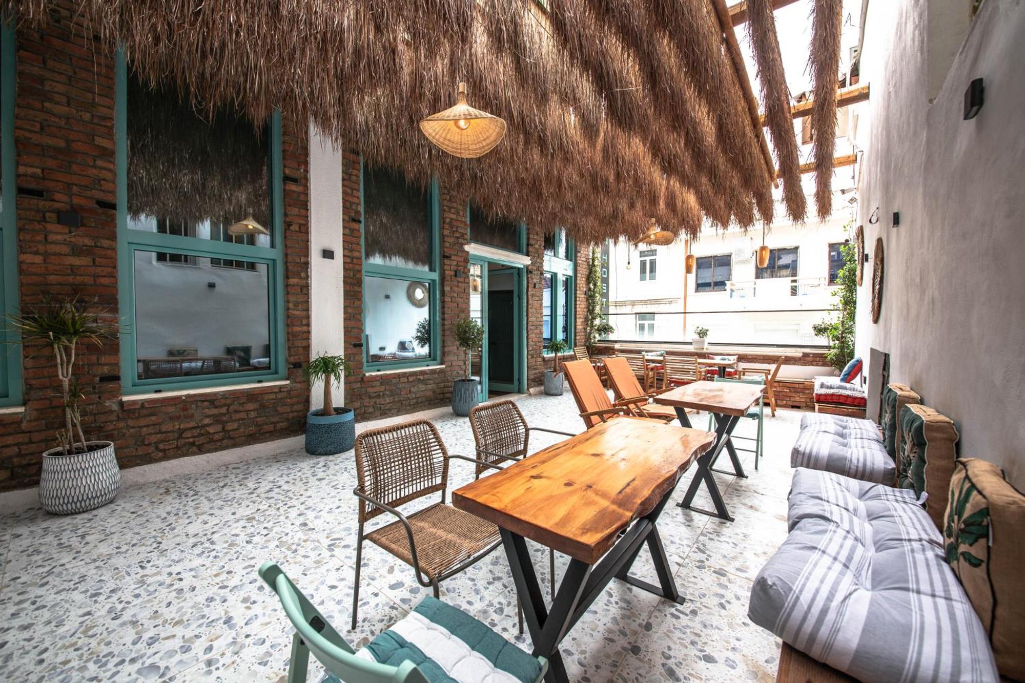 Vega 43 Hostel Sarande Bagian luar foto