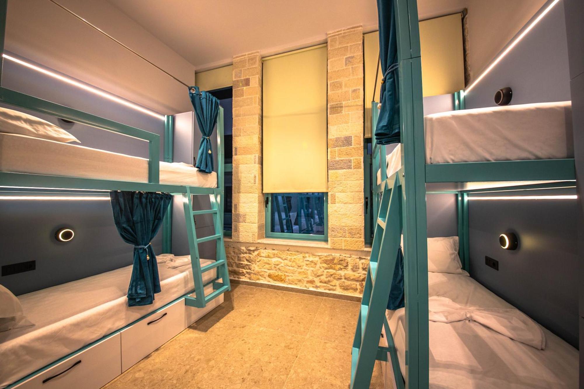 Vega 43 Hostel Sarande Bagian luar foto