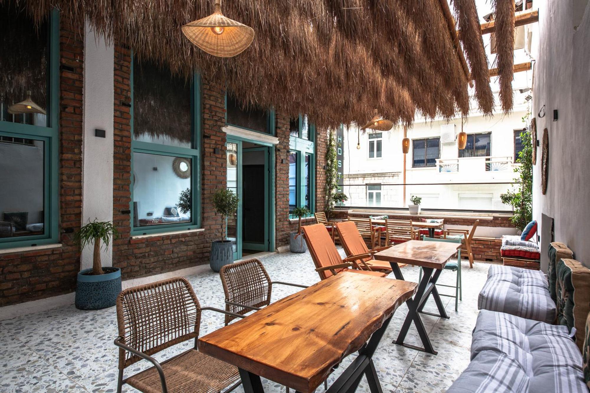 Vega 43 Hostel Sarande Bagian luar foto