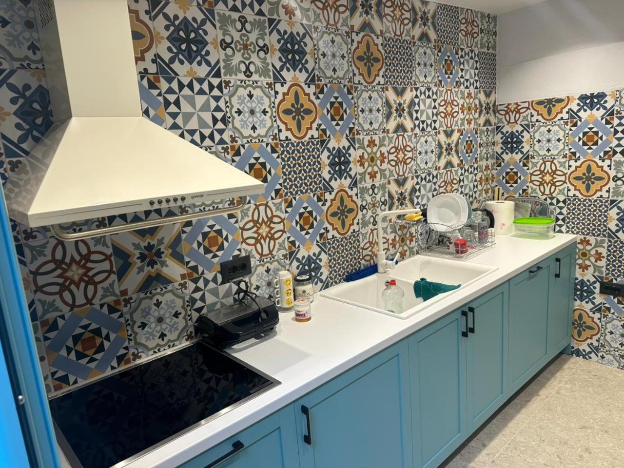 Vega 43 Hostel Sarande Bagian luar foto