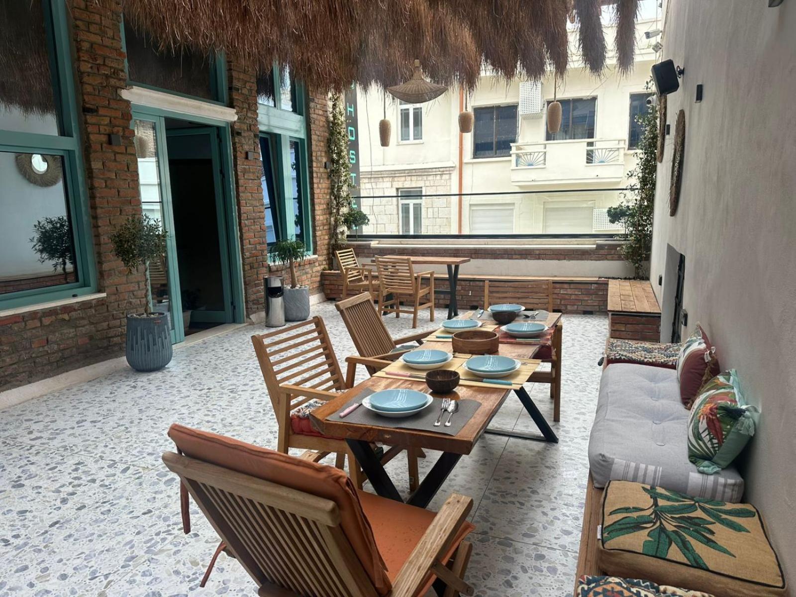 Vega 43 Hostel Sarande Bagian luar foto